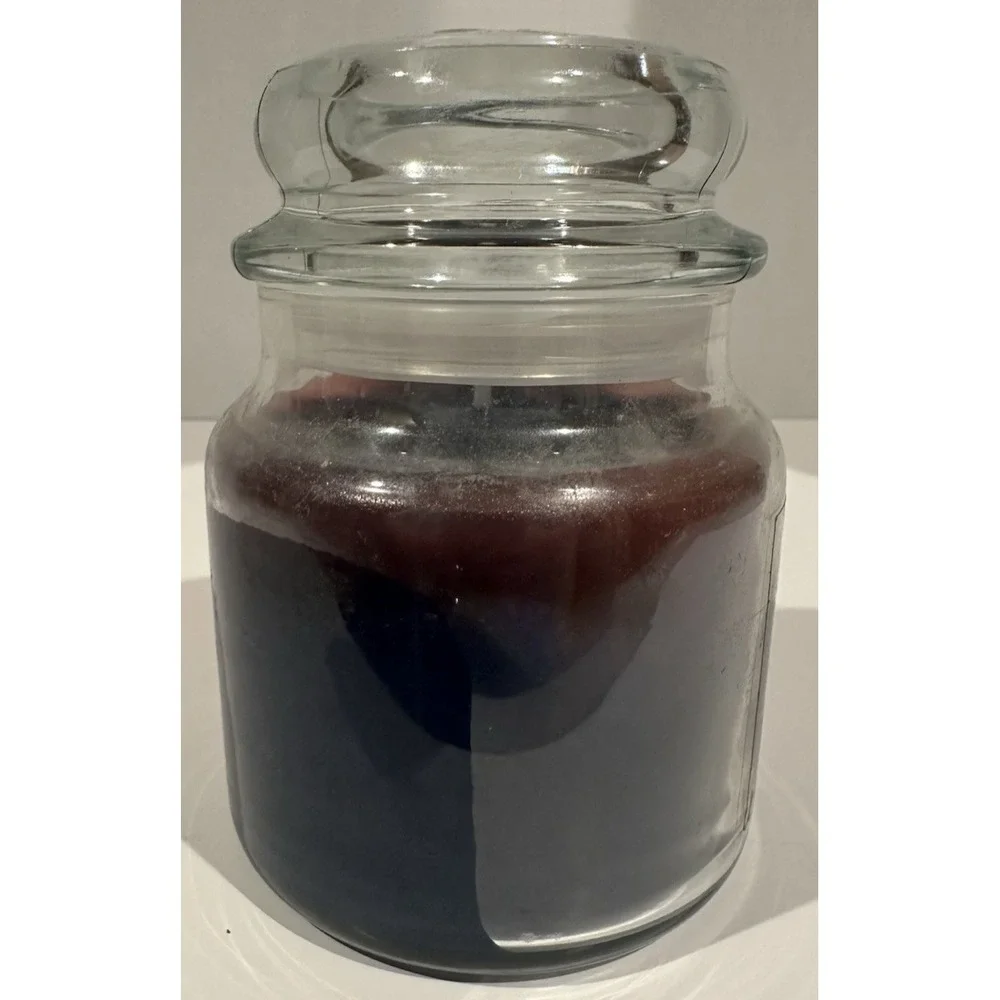 Discontinued 14.5‎ oz Yankee Candle November Rain